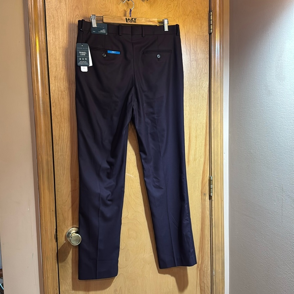 Men’s Perry Ellis Slim Fit Travel Luxe Pants in Maroon Size 33x32 NWT